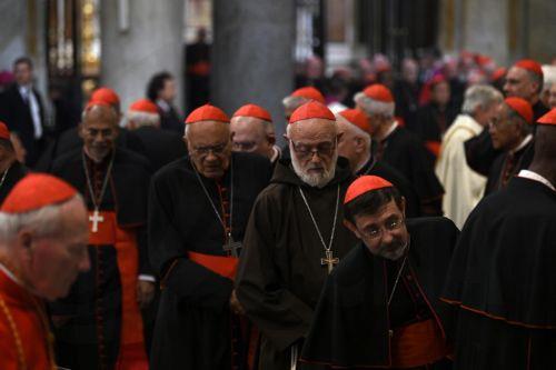 Οι Καρδινάλιοι αποφασίζουν τη Δευτέρα για ημερομηνία σύγκλησης του Κονκλάβιου