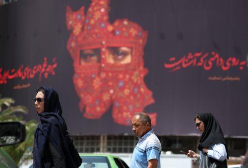 «Αμέλεια» πίσω από την έκρηξη σε λιμάνι του Ιράν, λέει ο ΥΠΕΣ της χώρας