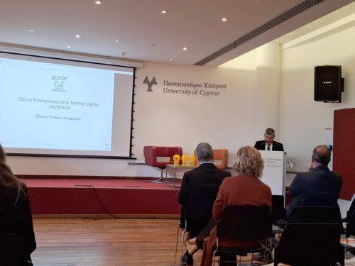 Bir ankete göre Kıbrıslılar iş fırsatları görüyor ancak başarısızlıktan korkuyor