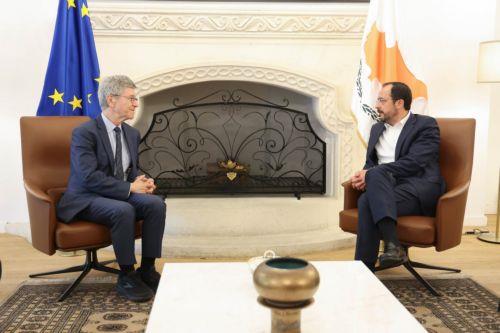 Το έργο του Καθηγητή Sachs εκφράζει την αποστολή μας, είπε η Υπ. Γεωργίας στην τελετή ανακήρυξης σε Επίτιμο Διδάκτορα