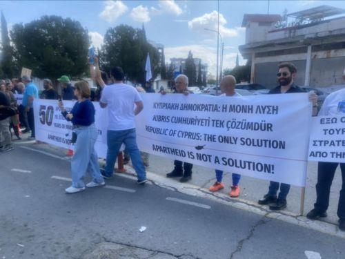 Resolution protesting Erdogans illegal visit handed to UNFICYP by Kyrenia organisations