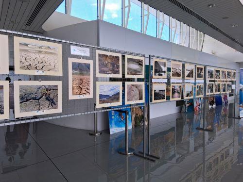 Έκθεση φωτογραφίας για το νερό στην αίθουσα επιβατών της DP World Limassol