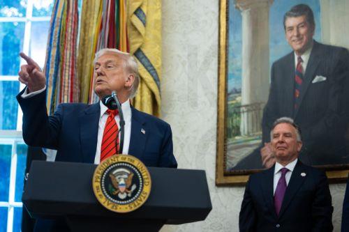 Ο Τραμπ προαναγγέλλει μια «πολύ μεγάλη ανακοίνωση» πριν το ταξίδι του στη Μ. Ανατολή