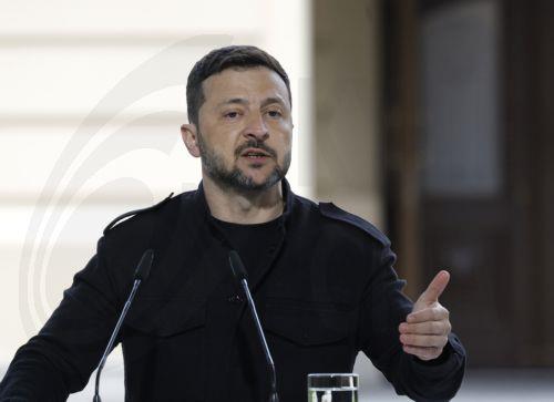 Η Ρωσία συνεχίζει τις επιθέσεις, δεν έχει απαντήσει στην πρόταση για συνάντηση λέει ο Ζελένσκι