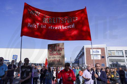 Σε απεργία οι εργαζόμενοι στη Ford Γερμανίας για περικοπές θέσεων εργασίας