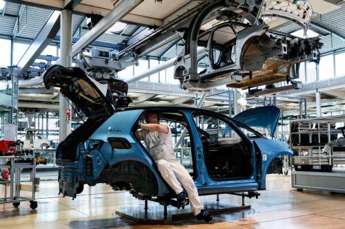 Οι πωλήσεις ηλεκτρικών οχημάτων στην ΕΕ ξεπέρασαν πρώτη φορά αυτές των βενζινοκίνητων