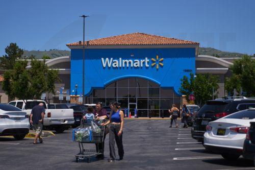 Η Walmart προειδοποιεί για υψηλότερες τιμές στα προϊόντα της λόγω των δασμών Τραμπ