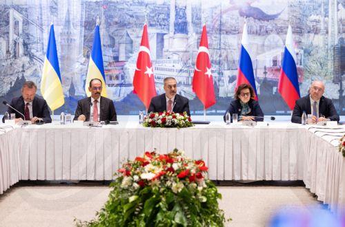 Αρχισαν οι διαπραγματεύσεις Ρωσίας - Ουκρανίας στην Κωνσταντινούπολη