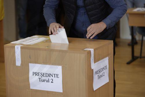 Η Ρουμανία στις κάλπες για τον β΄ γύρο των προεδρικών εκλογών