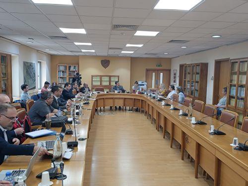 Διαφωνίες βουλευτών με προσφορά ξενόγλωσσων προπτυχιακών προγραμμάτων από ΠΚ-ΤΕΠΑΚ