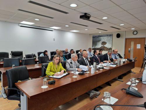 Σύννομες οι επιχειρήσεις ΚΔ λέει στην Επ. Ελέγχου ο Υφυπουργός Μετανάστευσης