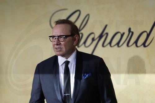 Εμφάνιση στην Κύπρο του Κέβιν Σπέϊσι σε μια προσπάθεια επιστροφής στη βιομηχανία του θεάματος