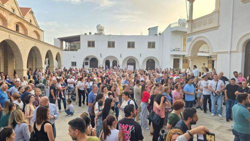 Εκδήλωση διαμαρτυρίας στην Πάφο υπέρ Τυχικού, αναγνώστηκε επιστολή υποστηρικτών