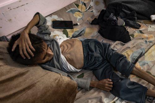 Χιλιάδες Παλαιστίνιοι εισέβαλαν σε κέντρο βοήθειας για να παραλάβουν τρόφιμα