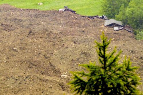Ένας αγνοούμενος από αποκόλληση παγετώνα που έπεσε σε χωριό των ελβετικών Άλπεων