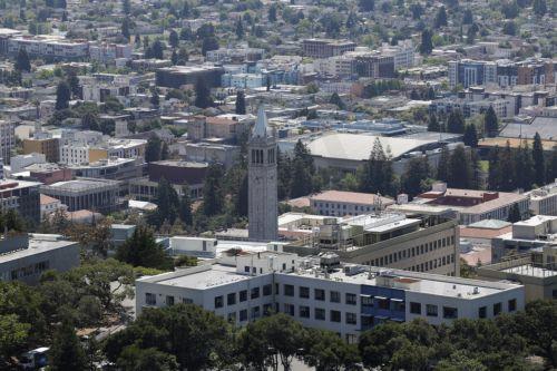 Η δικαιοσύνη αναστέλλει απαγόρευση εισόδου ξένων φοιτητών Χάρβαρντ από τον Τραμπ