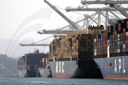 Επιβράδυνση εξαγωγών Κίνας τον Μάιο, ενόψει συνομιλιών ΗΠΑ-Κίνας για δασμούς