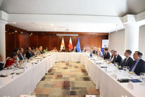 Στις προτεραιότητες της Κυπριακής Προεδρίας ΕΕ, αναφέρθηκε ο ΠτΔ σε γεύμα Πολωνού Πρέσβη