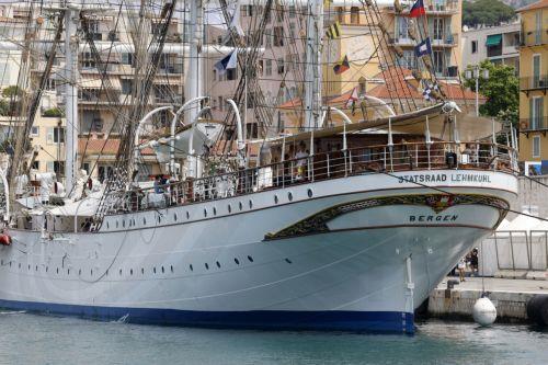 Αυξανόμενες οι προκλήσεις για τους ωκεανούς της γης λέει η ΕΕ