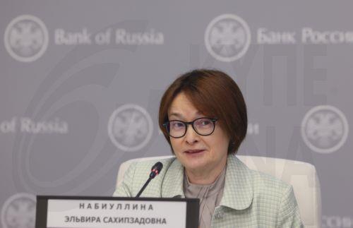 H Ρωσία μειώνει τα επιτόκια στο 20% από το υψηλό 20ετίας ενώ η οικονομία επιβραδύνεται