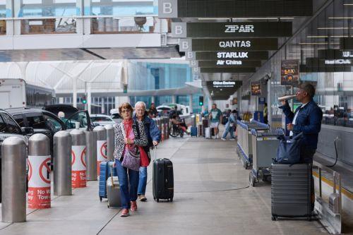 Σε ισχύ από τη Δευτέρα η απαγόρευση σε πολίτες 12 χωρών να ταξιδεύουν στις ΗΠΑ