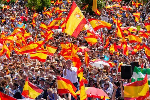 Μεγάλη διαδήλωση της αντιπολίτευσης στη Μαδρίτη κατά του Πέδρο Σάντσεθ