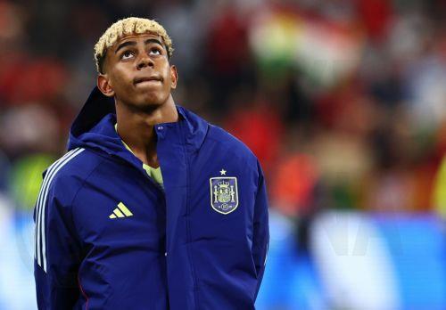 Ξεκινά έρευνα για τον Λ. Γιαμάλ επειδή προσέλαβε άτομα με νανισμό για τα γενέθλιά του