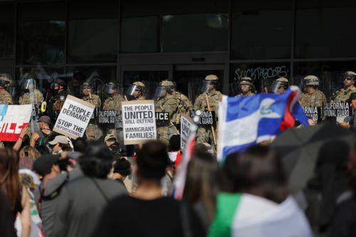 Οι πεζοναύτες στο Λος Άντζελες προστατεύουν πράκτορες ICE, λέει ο Υπουργός Άμυνας