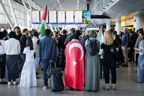 Καραβάνι και πορεία αλληλεγγύης για Παλαιστινίους Γάζας ανακόπηκαν σε Λιβύη και Αίγυπτο
