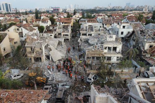 Νέο κύμα πυραύλων εκτόξευσε το Ιράν κατά του Ισραήλ