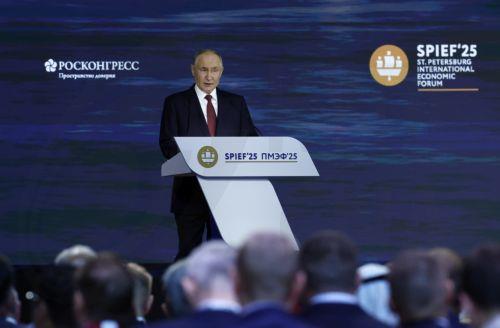 Ο Πούτιν αρνείται ότι προσπαθεί να μεσολαβήσει μεταξύ Ιράν και Ισραήλ