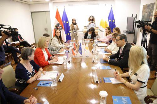 وزير الخارجية يتوقع الإعلان في الأيام القليلة المقبلة عن مساعدات لغزة عبر أملثيا