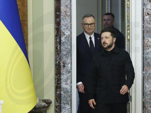 Aιφνιδιασμένο το Κίεβο από απόφαση ΗΠΑ διακοπής αποστολής ορισμένων όπλων