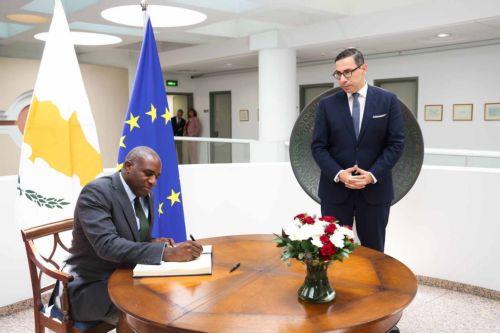 Βούληση για εμβάθυνση σχέσεων επαναβεβαίωσαν Κόμπος - Λάμι