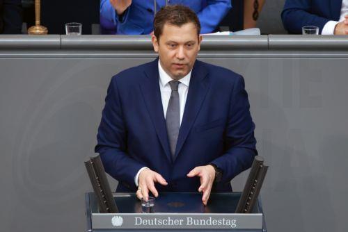 Η ΕΕ να αντιδράσει αποφασιστικά αν αυξηθούν οι δασμοί από ΗΠΑ, λέει ο Γερμανός ΥΠΟΙΚ