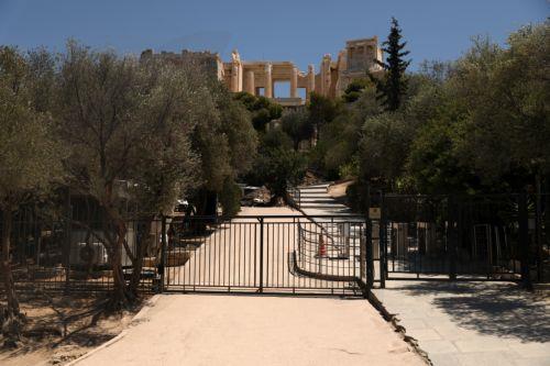 Προσωρινά κρατούμενος ο δράστης της επίθεσης με μαχαίρι στην Ακρόπολη