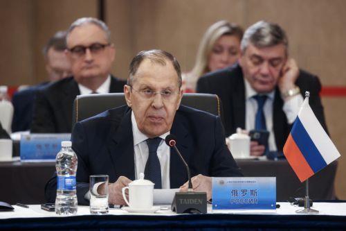 Λαβρόφ: Θέλουμε να καταλάβουμε τι εννοεί ο Τραμπ με τις «50 ημέρες»