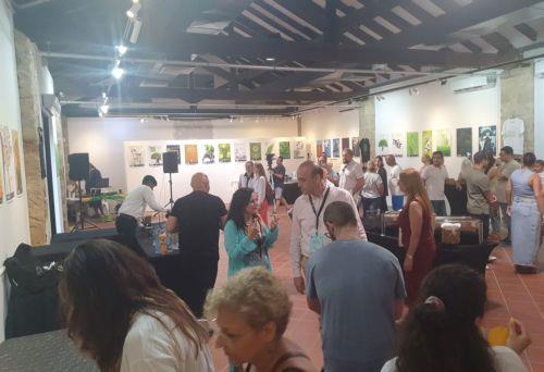 Εγκαινιάστηκε η έκθεση Tree & Me στη Πάφο με τη συμμετοχή 60 δημιουργών