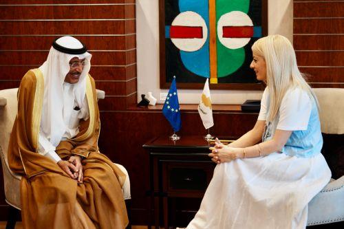 رئيسة مجلس النواب تبحث مع سفير الكويت تعزيز العلاقات بين البلدين