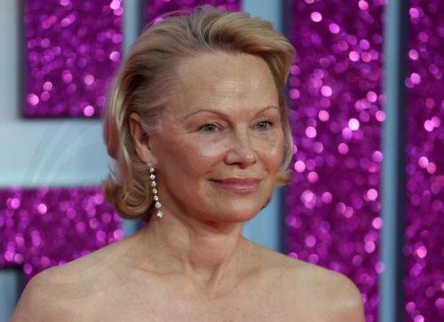 Γκάι Πιρς και Πάμελα Άντερσον ενώνουν δυνάμεις στην ταινία «Queen of the Falls»