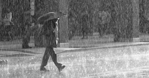 Πορτοκαλί προειδοποίηση για έντονα φαινόμενα το βράδυ της Τρίτης