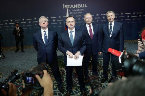 Ανταλλαγή 1200 κρατουμένων ανακοίνωσε ο Φιντάν μετά τις συνομιλίες Ουκρανίας – Ρωσίας