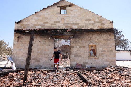 الدفاع المدني يشكر المواطنين على رغبتهم في تقديم المساعدات بعد حرائق الغابات