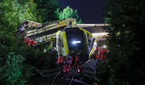 Κατολισθήσεις η πιθανή αιτία εκτροχιασμού τρένου στη Γερμανία, τρείς οι νεκροί