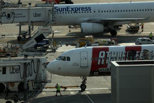 Διαδικτυακά ταξιδιωτικά πρακτορεία δεσμεύονται στην ΕΕ να προβαίνουν σε καλύτερη ενημέρωση