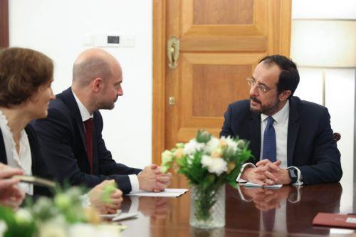 Την «άνευ όρων» υποστήριξη Γαλλίας στην κυριαρχία ΚΔ, επιβεβαιώνει ο Μπαρό σε ΠτΔ