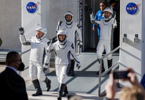 Νέα συμφωνία SpaceX-NASA για μεταφορά αστροναυτών στον ΔΔΣ