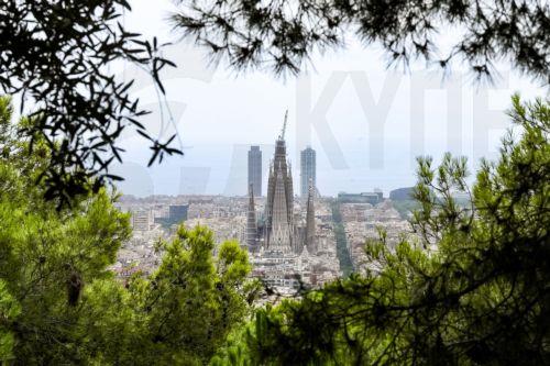 Ακτιβίστριες υπέρ του κλίματος έριξαν κόκκινη μπογιά στη Σαγράδα Φαμίλια