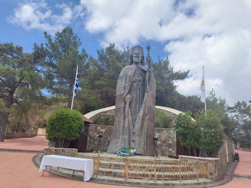 Τελέστηκε το ετήσιο μνημόσυνο του πρώτου Προέδρου της ΚΔ, Αρχιεπισκόπου Μακαρίου