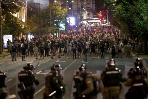 Επεισόδια σε αντικυβερνητική διαδήλωση στο Βελιγράδι